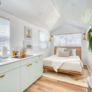  Holiday home - Teal & Terrazzo Bright Tiny